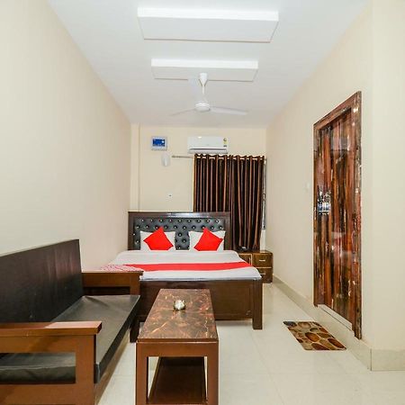 Oyo 40407 Cordial Courtesy Hotel Nowgong Exterior photo