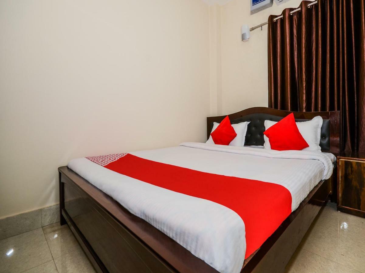 Oyo 40407 Cordial Courtesy Hotel Nowgong Exterior photo